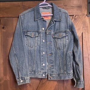 Levi's women's Classic Blue Denim Jacket